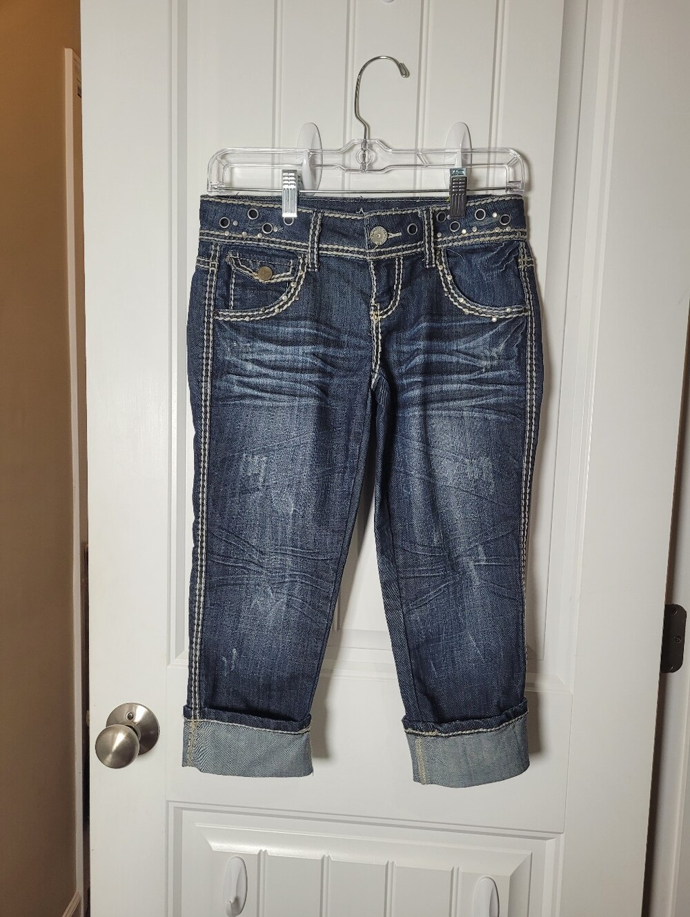 Almost Famous Dark Blue Women's Y2K Cropped Jeans, low riders. Year 2000. Size 3